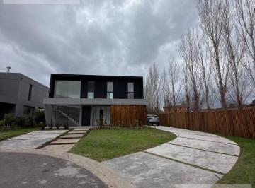 Casa · 202m² · 4 Ambientes · Casa - Lagoon Pilar