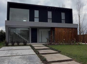 Casa · 202m² · 4 Ambientes · Casa - Lagoon Pilar