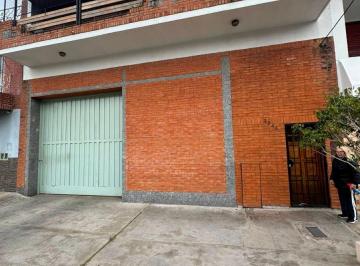 Casa de 4 ambientes, La Matanza · Casa de Categoría en Alquiler – 4 Ambientes con Patio, Parrilla y Gran Terraza en Ramos Mejía