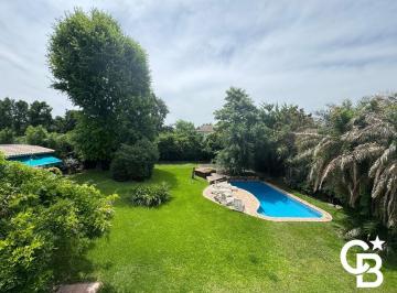 Casa · 270m² · 6 Ambientes · 4 Cocheras · Casa Sobre Lote de 1.260 m en Venta - Los Lagartos C. C.