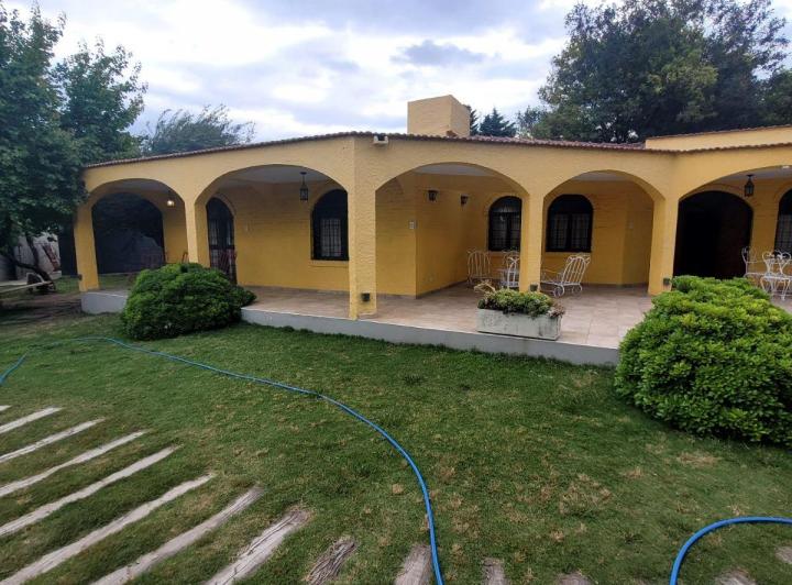 Casa · 200m² · 4 Ambientes · 1 Cochera