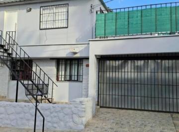 Casa · 238m² · 10 Ambientes · 2 Cocheras · Inigualable Casa con Departamento y Monoambiente