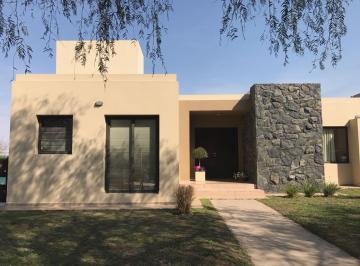 Casa · 140m² · 2 Dormitorios · 2 Cocheras · Casa - San Isidro
