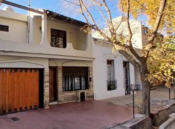 Casa · 133m² · 8 Ambientes · 1 Cochera · Excelente Ubicación y Entorno Listo Para Mudarse