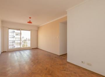 Departamento · 70m² · 4 Ambientes · Dpto 4 Amb Al Fte Baño Toil Balcón a Remodelar