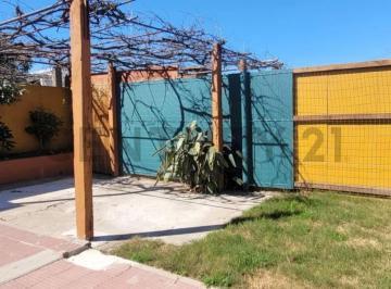 Departamento · 45m² · 3 Ambientes · Alquiler Apartamento Tipo Casa, 2 Dorm., Jardín Antel Arena Villa Española