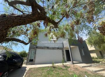 Casa de 4 ambientes, Pilar · Casa en Venta de 4 Ambientes Amoblada con Pileta. Barrio Santa Elena. Pilar.
