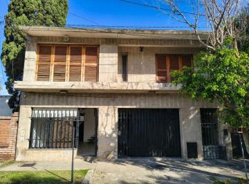 Casa · 134m² · 4 Ambientes · 1 Cochera · Casa en Venta 2 Dorm. Cochera Belgrano