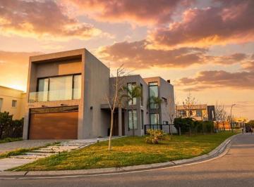 Casa · 277m² · 5 Ambientes · 5 Cocheras · Venta Casa con Pileta en Puertos del Lago