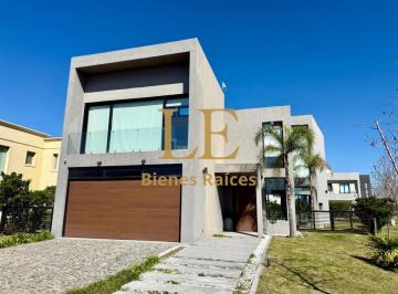 Casa · 277m² · 5 Ambientes · 5 Cocheras · Venta Casa con Pileta en Puertos del Lago