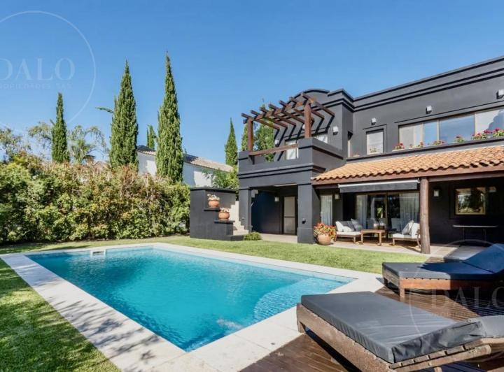 Casa · 335m² · 3 Dormitorios