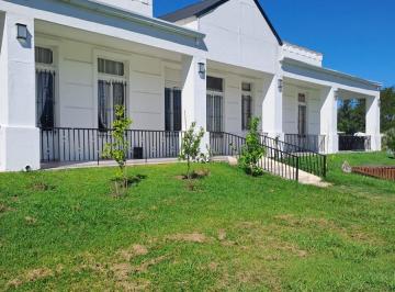 Edificio · 865m² · Edificio Comercial en Venta - 12 Dorm. 13 Baños - Cañuelas