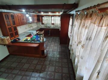 Casa · 330m² · 6 Ambientes · 2 Cocheras · Casa en Venta - 3 Dorm. 4 Baños - 330 m 2 - Villa Elisa