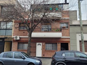 PH de 2 ambientes, Liniers · PH 2 Ambientes Sin Expensas con Patio Muy Buen Estado