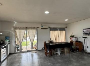 Casa · 63m² · 3 Ambientes · 1 Cochera · Casa en Venta en Melchor Romero