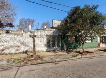 Casa de 4 ambientes, Tres de Febrero · Casa 4 Ambientes en Venta con Cochera, Patio y Terraza en Ciudadela