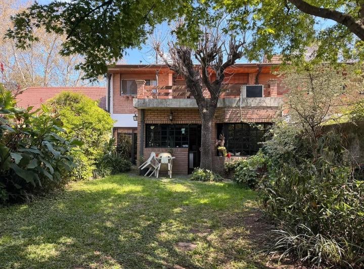 Casa · 187m² · 5 Ambientes · 2 Cocheras