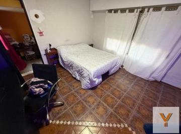 Casa · 180m² · Casa Multifamiliar en Venta - 201 m² - Bernal