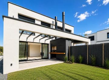 Casa de 5 ambientes, Uruguay · Venta Casa 4 Dorm. en Barrio Parques
