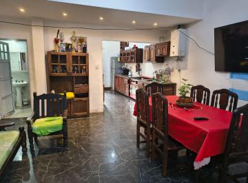 Casa · 130m² · 3 Ambientes · Casa 2 Dorm. con Patio Barrio Azcuenaga