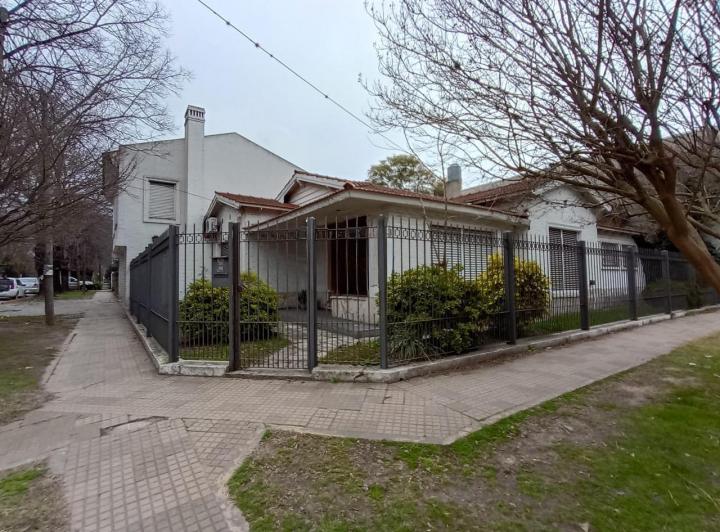 Casa · 311m² · 7 Ambientes · 3 Cocheras