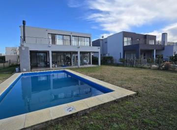 Casa · 210m² · 6 Ambientes · 2 Cocheras · Puertos del Lago Barrio Vistas Escobar Casa en Venta 5 Habitaciones Pileta Parrilla Interno