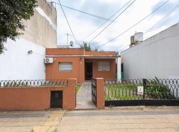 Casa · 89m² · 3 Ambientes · 2 Cocheras · Casa en Caseros 3 Amb con 250 m² Lote - Permuta