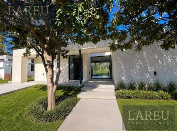 Casa · 136m² · 4 Ambientes · Casa en El Barrio Santa Clara, Manzanares