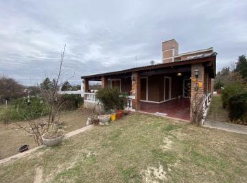 Casa · 368m² · 8 Ambientes · 1 Cochera · Venta Casa 4 Dorm con Pileta y Escritura Cabalango