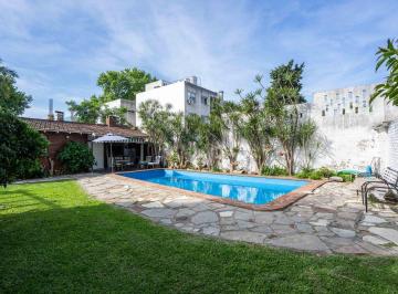 Casa · 120m² · 4 Ambientes · 1 Cochera · Casa Chalet en Venta 4 Ambientes con Jardín y Pileta en San Isidro, G. B. a. Zona Norte, Argentina