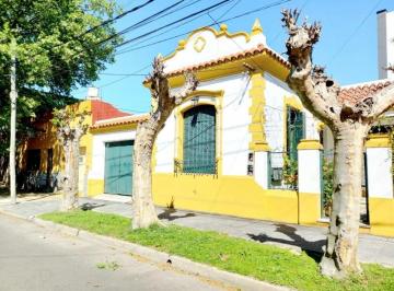 Casa de 6 ambientes, Tres de Febrero · Chalet 6 Ambientes en Venta con Cochera y Patio en Ciudadela