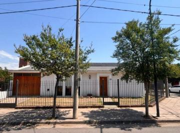 Casa · 114m² · 5 Ambientes · 2 Cocheras · Venta Casa 2 Dorm. Urca Apto Credito