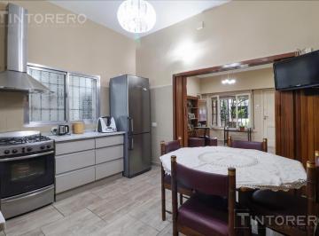 Casa · 344m² · 3 Ambientes · 1 Cochera · Venta Casa 3 Amb con Jardin, Terraza, Cochera y Dpto Al Fondo, Villa Tesei