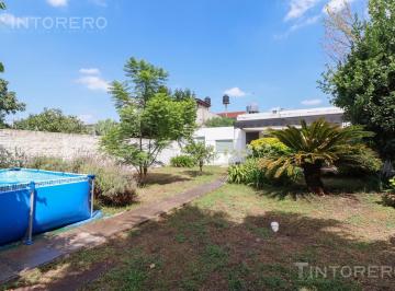 Casa · 344m² · 3 Ambientes · 1 Cochera · Venta Casa 3 Amb con Jardin, Terraza, Cochera Apto Credito