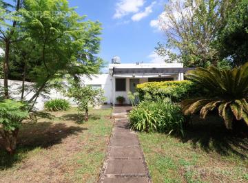 Casa · 344m² · 3 Ambientes · 1 Cochera · Venta Casa 3 Amb con Jardin, Terraza, Cochera Apto Credito