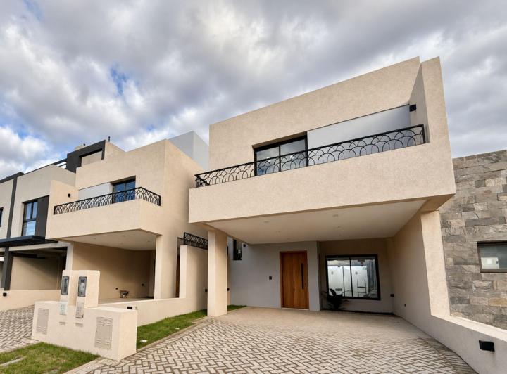 Casa · 126m² · 3 Ambientes · 2 Cocheras