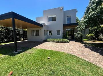 Casa · 240m² · 5 Ambientes · 2 Cocheras · Venta Casa en Funes Hill San Marino, 3 Dorm., Piscina, Parque