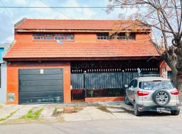 Casa · 175m² · 3 Ambientes · 1 Cochera · Casa en Venta con Garage y Patio – Monte Chingolo, Lanús