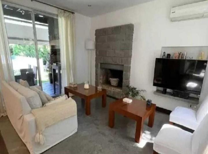 Casa · 300m² · 4 Ambientes · 1 Cochera