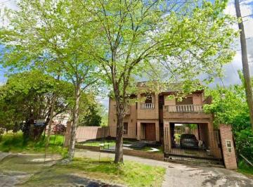 Casa · 174m² · 4 Ambientes · 3 Cocheras · Vende Casa C/excelente Ubicación Apta Crédito