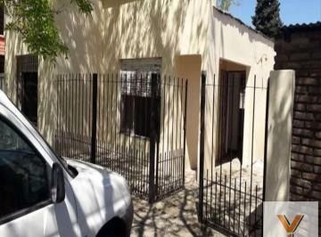 Casa · 100m² · 4 Ambientes · 1 Cochera · Casa en Venta - 2 Dorm. - 1 Baño - Cochera - La Plata