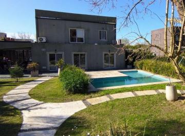 Casa · 147m² · 5 Ambientes · 2 Cocheras · Venta Casa 5 Amb - El Cazal Escobar