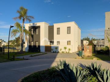 Casa · 260m² · 5 Ambientes · 3 Cocheras · Casa 4 Dorm. en Venta en Laguna Grande, Villanueva, Tigre. 4 Suites + Sala de Cine!