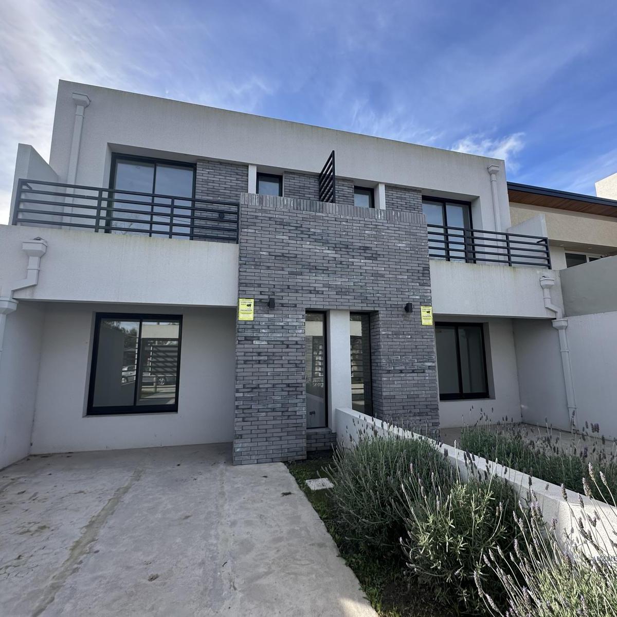 Se vende excelente dúplex a estrenar, en zona tranquila y familiar de San Jerónimo