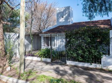 Casa · 70m² · 3 Ambientes · 2 Cocheras · Recta Al 8000 - 2 Dorm. - 2 Baños - Excelente Opción