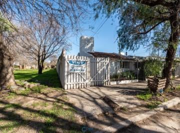 Casa · 70m² · 3 Ambientes · 2 Cocheras · Recta Al 8000 - 2 Dorm. - 2 Baños - Excelente Opción