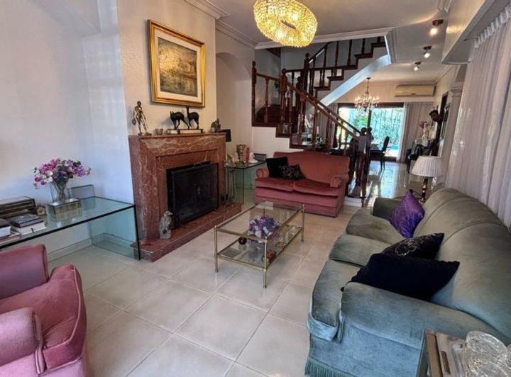 Casa · 276m² · 6 Ambientes · 3 Cocheras
