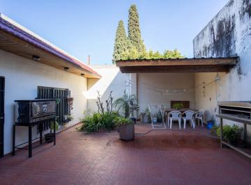 Casa · 115m² · 4 Ambientes · 2 Cocheras · Casa Lote Propio 4 Ambientes con Patio, Terraza y Cochera en Venta en Caseros, Tres de Febrero, G. B.