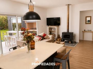 Foto1 · Moderna Casa en Venta de 3 Dorm.
