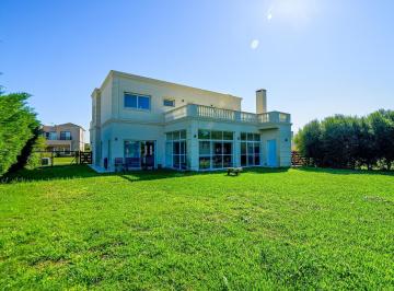 Casa · 212m² · 4 Ambientes · 4 Cocheras · Venta Casa 4 Ambientes 212,47 m² Jardin Parrilla Barrio Los Talas Canning